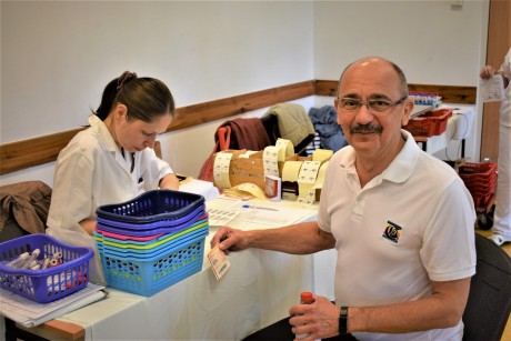 Mindennapi hősök az iskolában – vörösbor a jutalom a véradásért